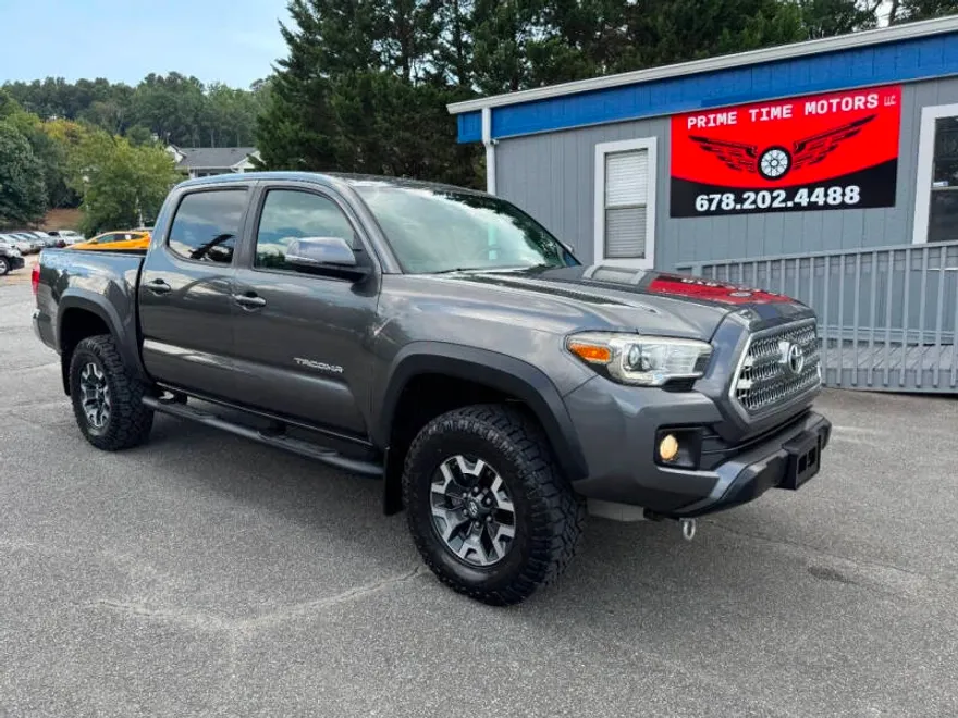 2016 Toyota Tacoma TRD Off-Road photo 1