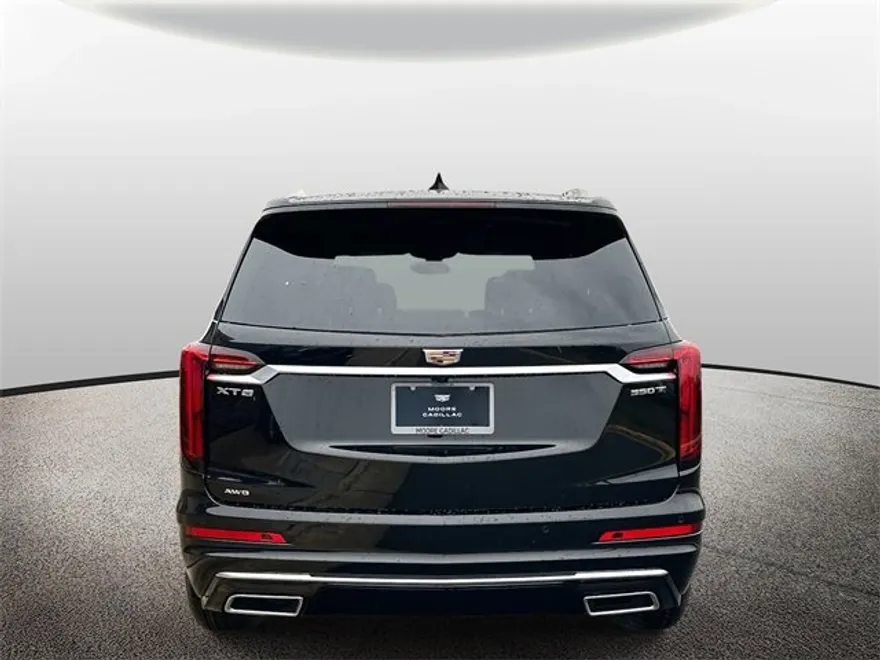2025 Cadillac XT6 Luxury photo 3