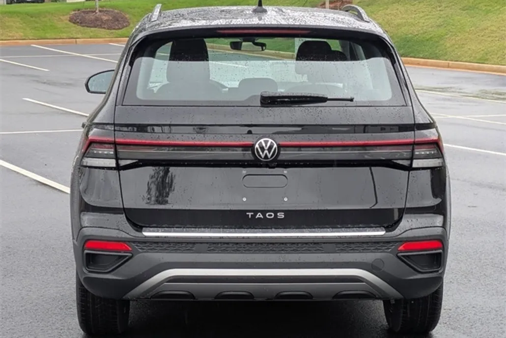 2025 Volkswagen Taos S photo 1