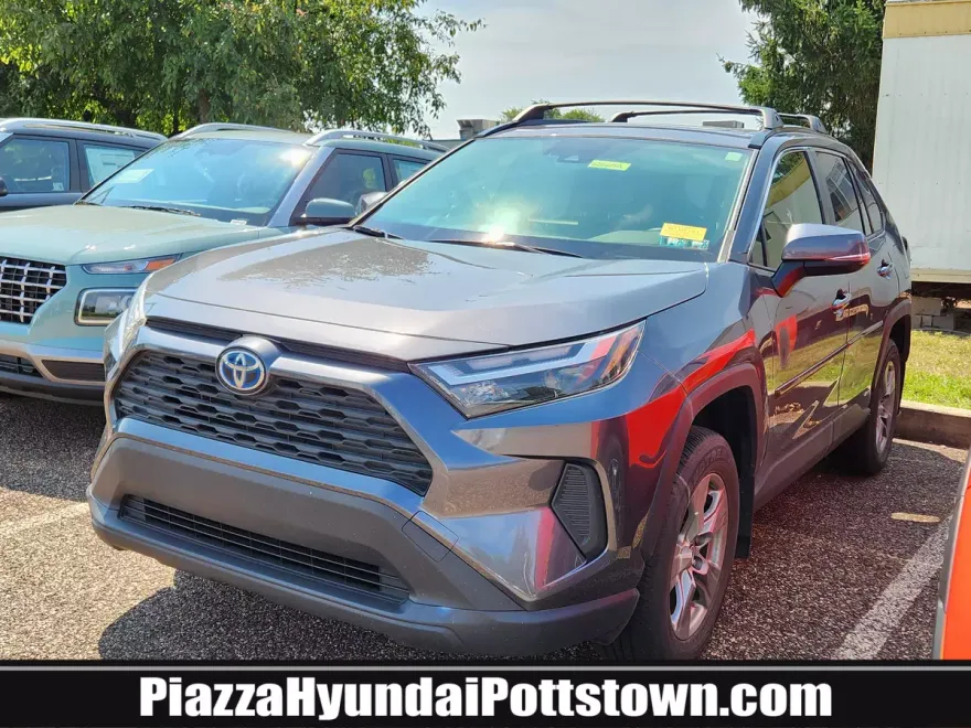 2023 Toyota RAV4 Hybrid XLE photo 1
