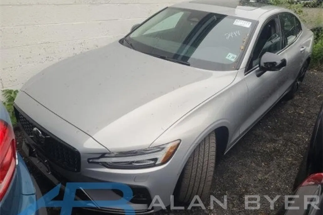2024 Volvo S60 B5 Plus photo 1