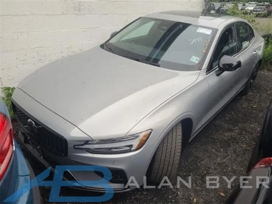 2024 Volvo S60 B5 Plus photo 1