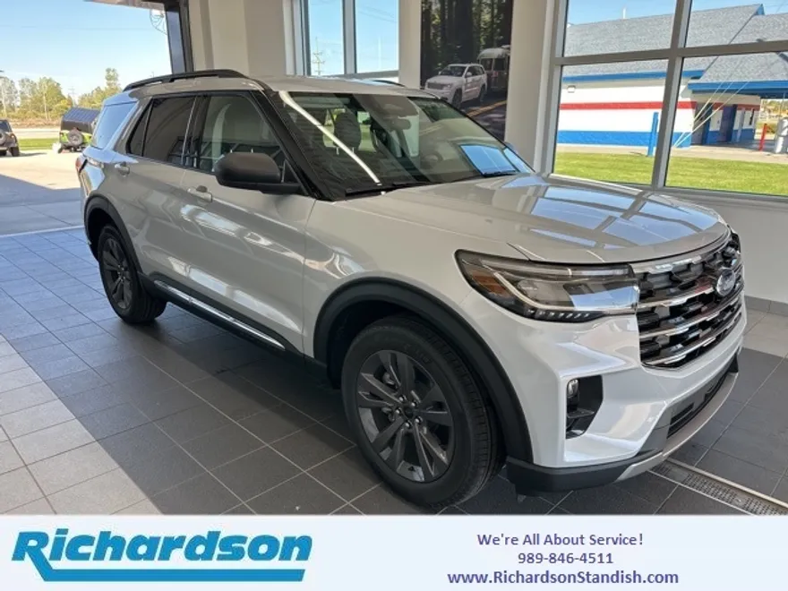 2025 Ford Explorer photo 1