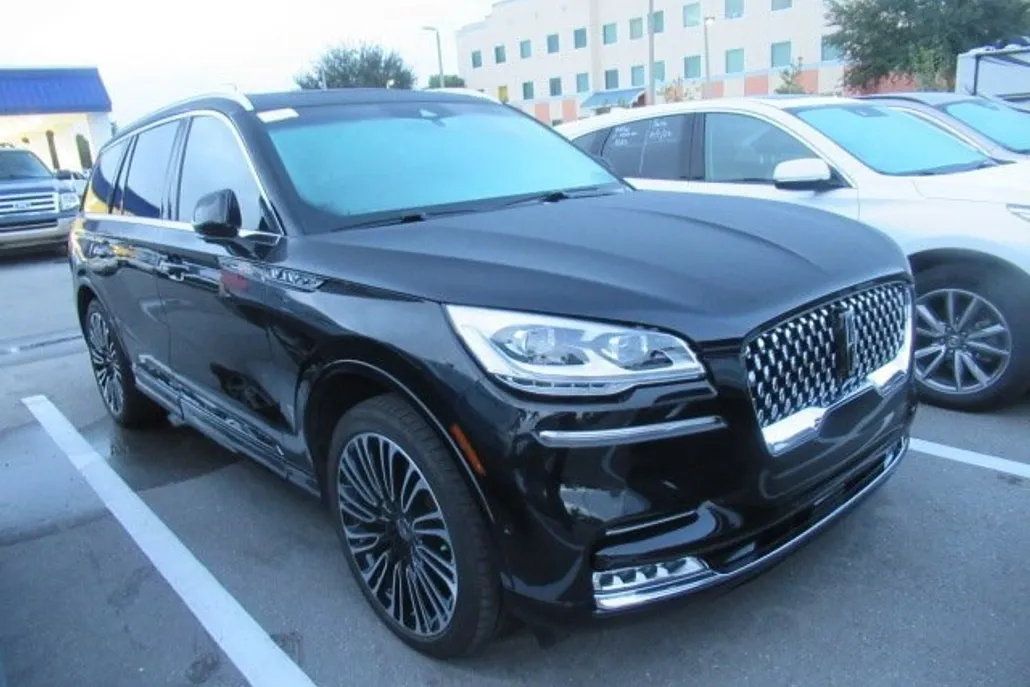 2023 Lincoln Aviator Black Label photo 1