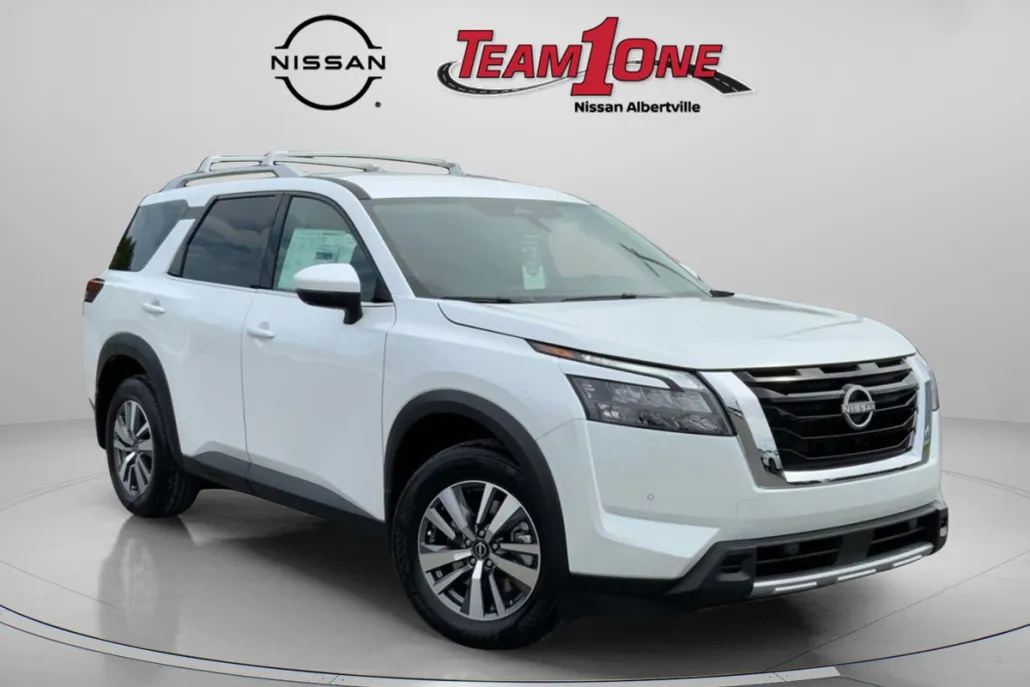 2025 Nissan Pathfinder SL photo 1