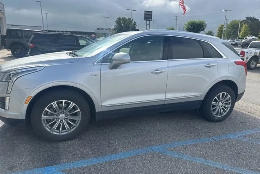 2018 Cadillac XT5 Luxury photo 1
