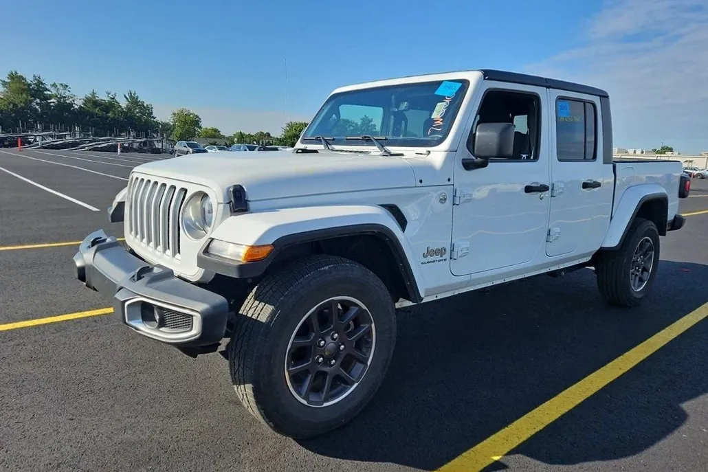 2023 Jeep Gladiator Overland photo 1