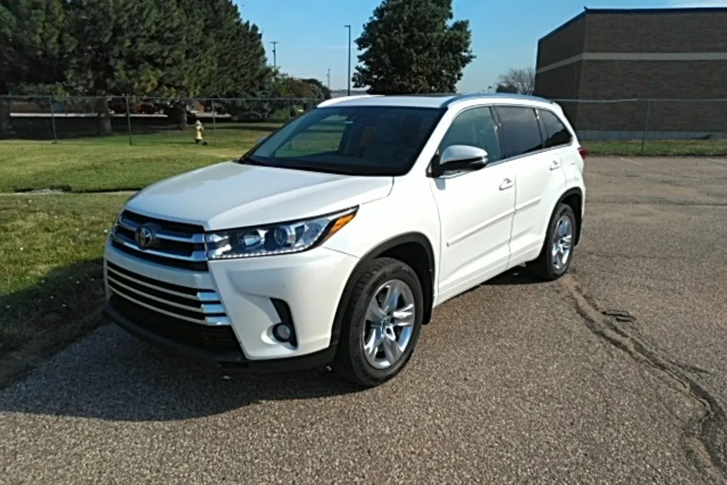 2017 Toyota Highlander Sport photo 1