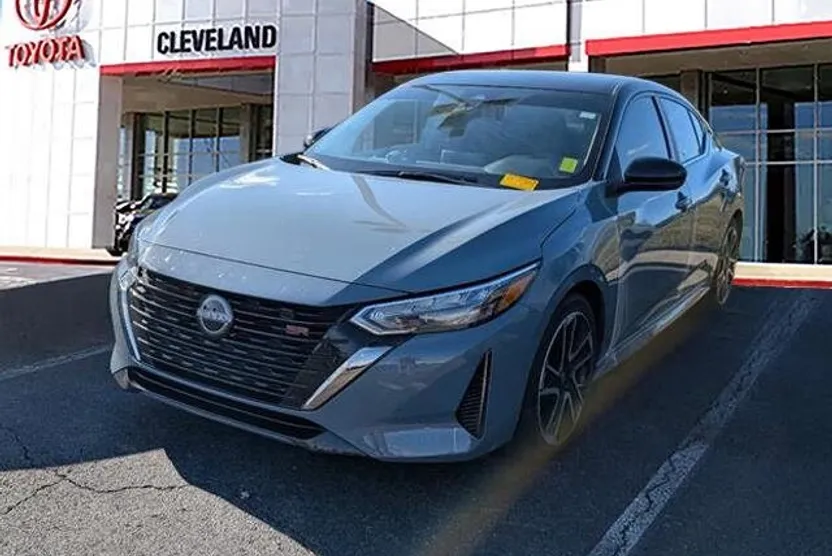 2025 Nissan Sentra SR photo 1