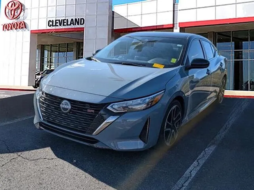 2025 Nissan Sentra SR photo 1