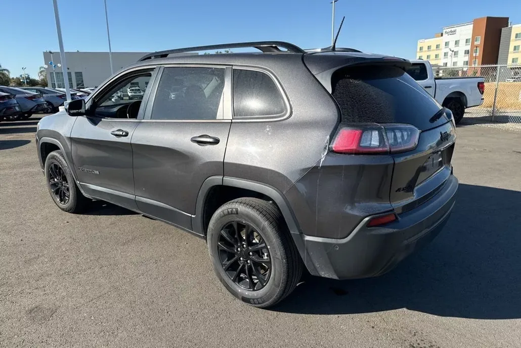 2023 Jeep Cherokee Altitude photo 1