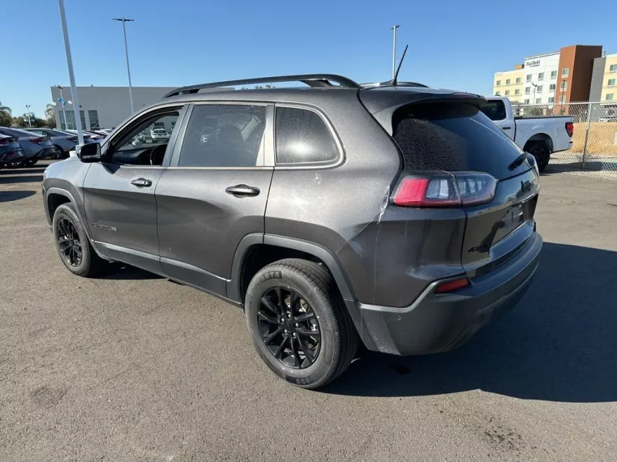 2023 Jeep Cherokee Altitude photo 1