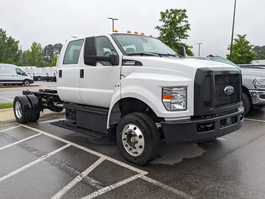 2021 Ford F-650 SuperCab photo 1