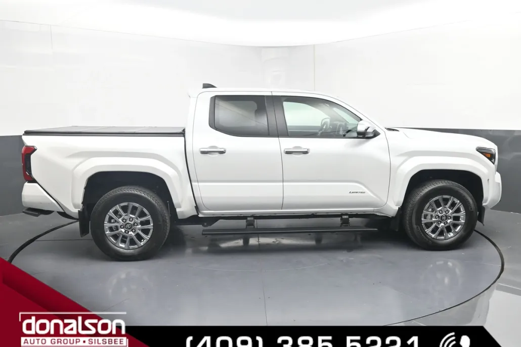 2024 Toyota Tacoma SR5 photo 1
