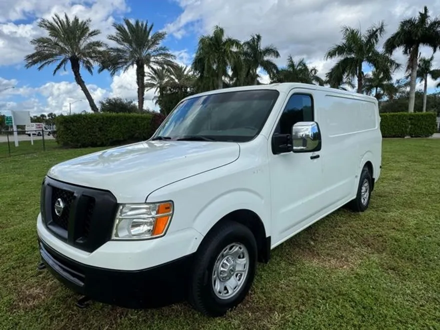 2015 Nissan NV3500 HD Cargo SV photo 1