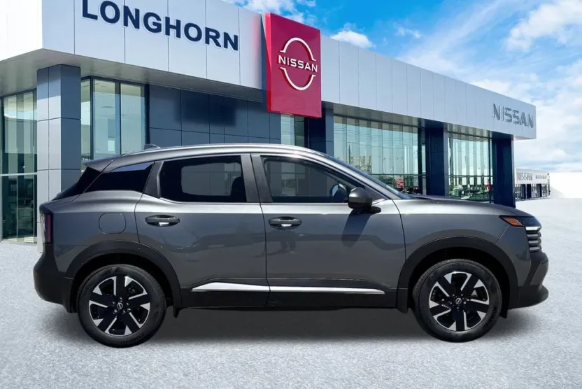 2025 Nissan Kicks SV photo 1