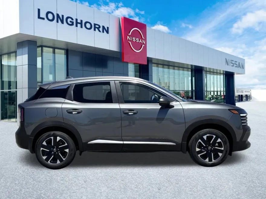 2025 Nissan Kicks SV photo 1
