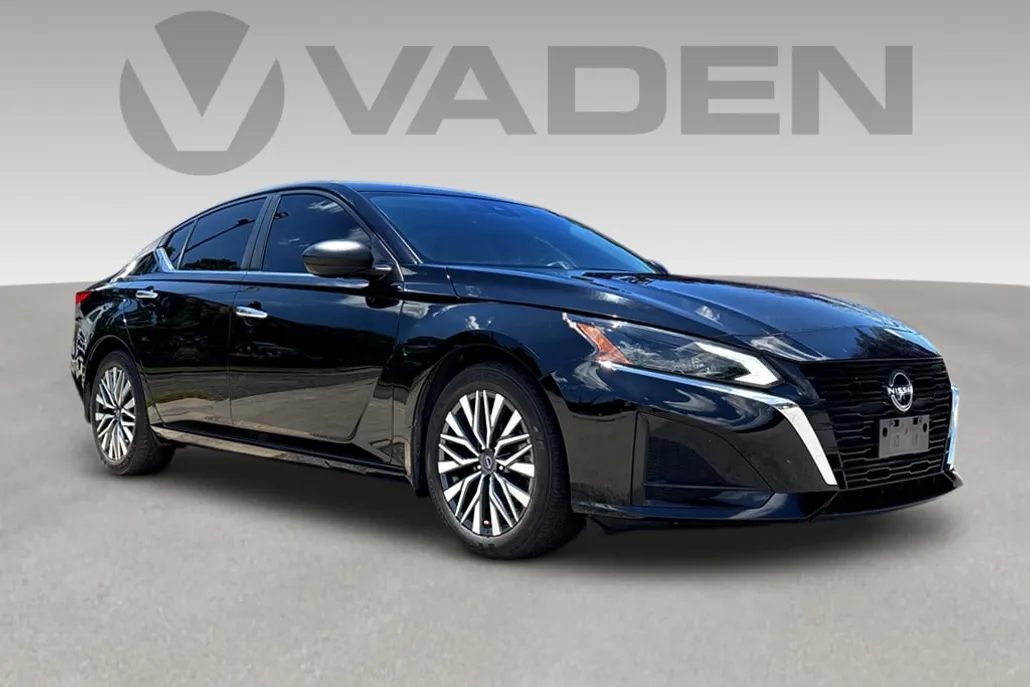 2024 Nissan Altima 2.5 SV photo 1