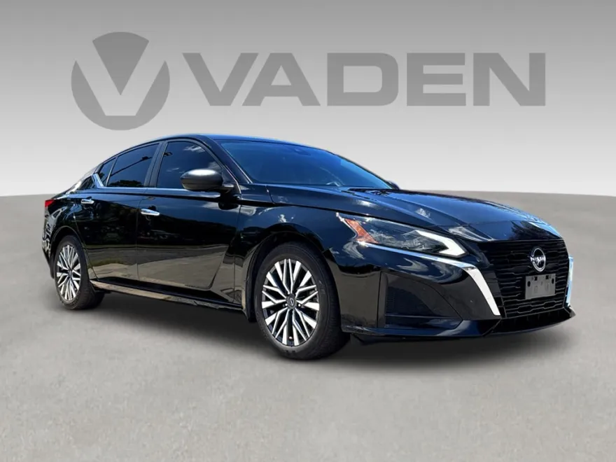 2024 Nissan Altima 2.5 SV photo 1