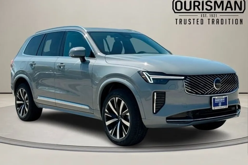 2025 Volvo XC90 Core photo 1