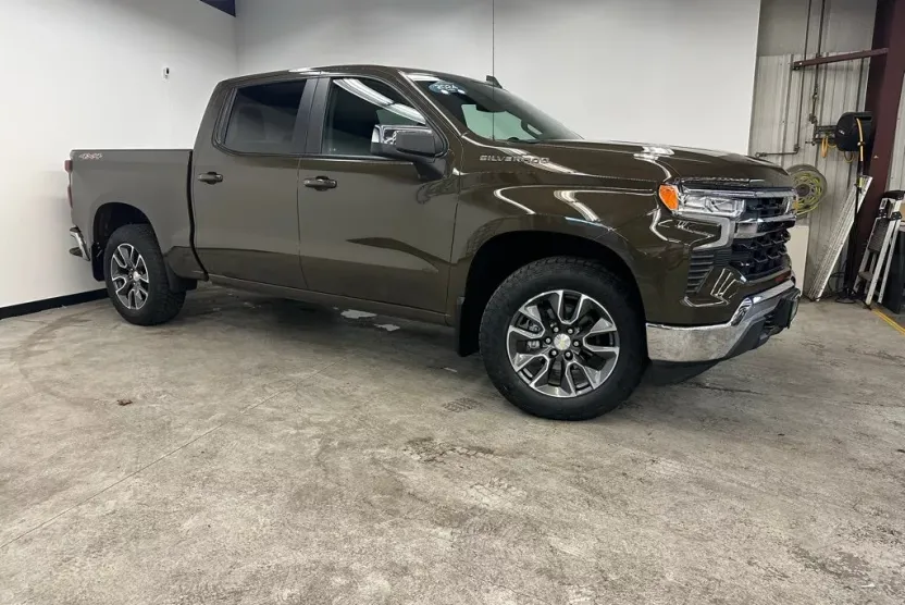 2024 Chevrolet Silverado 1500 LT photo 1