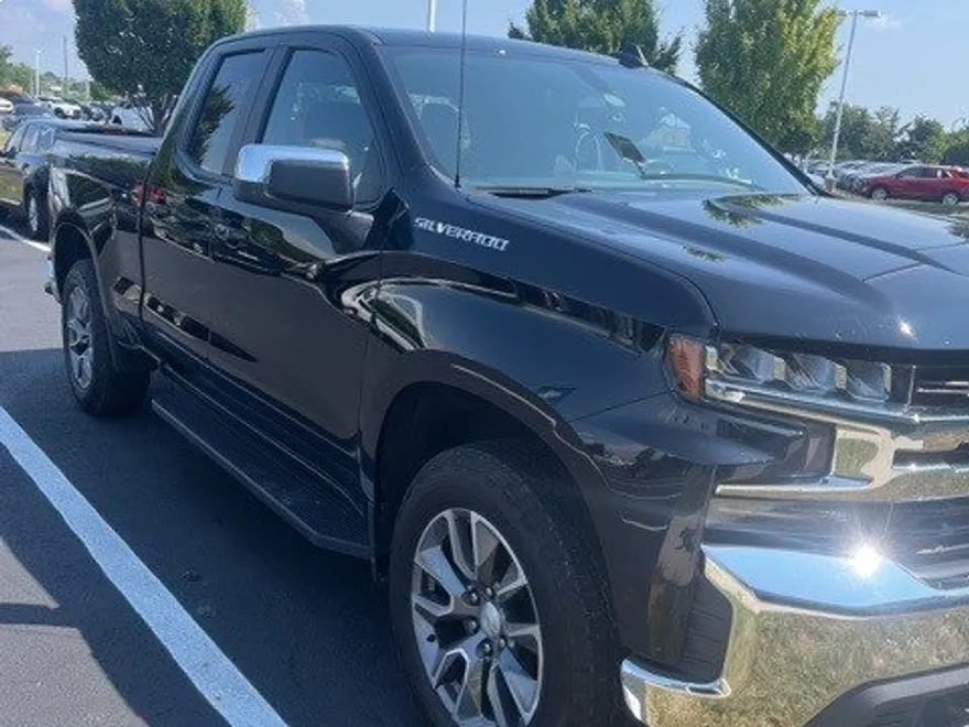 2022 Chevrolet Silverado 1500 LT photo 1