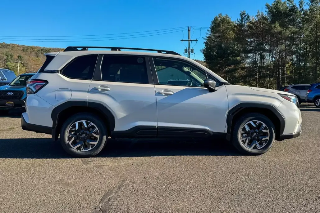 2025 Subaru Forester Premium photo 1