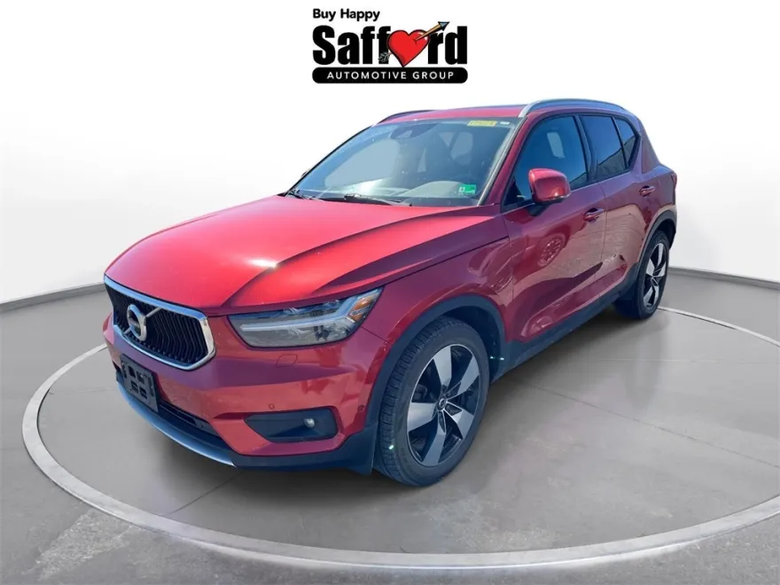 2019 Volvo XC40 Momentum photo 1