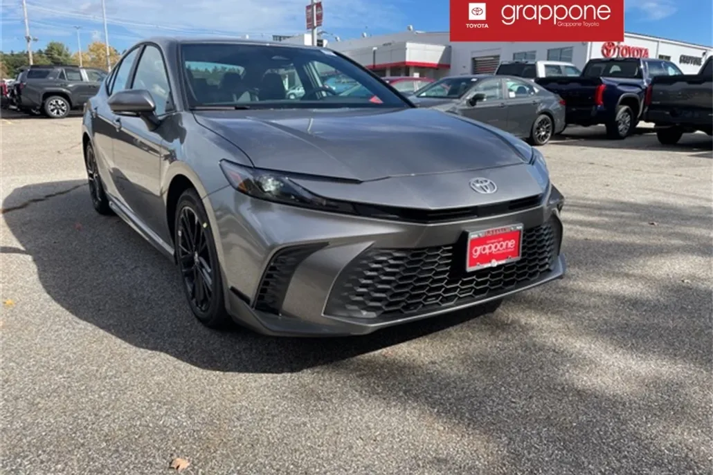 2026 Toyota Camry SE photo 1