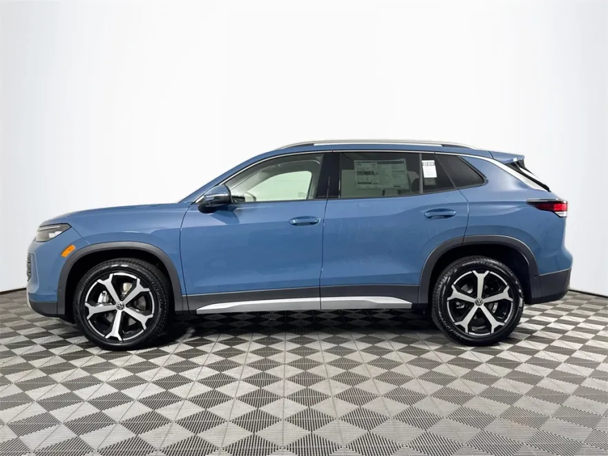 2025 Volkswagen Tiguan SE photo 1