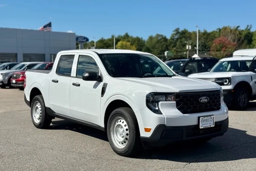 2025 Ford Maverick XL photo 1