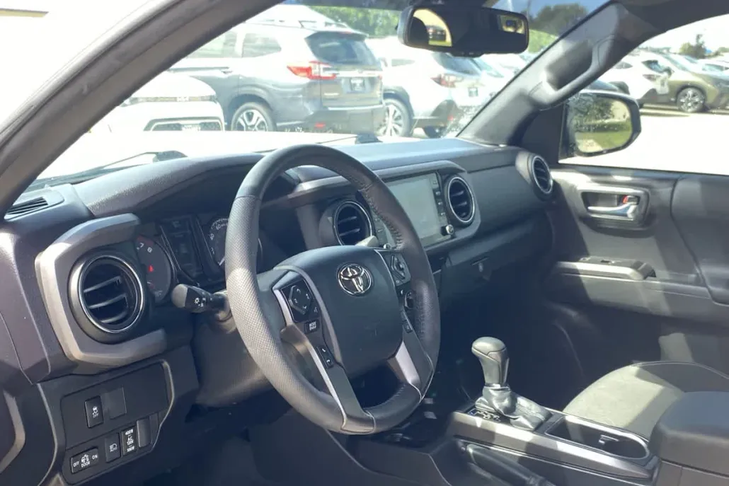 2023 Toyota Tacoma TRD V6 photo 1