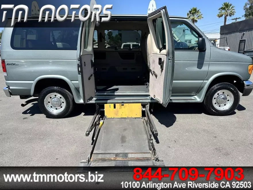 2006 Ford E-350 photo 1