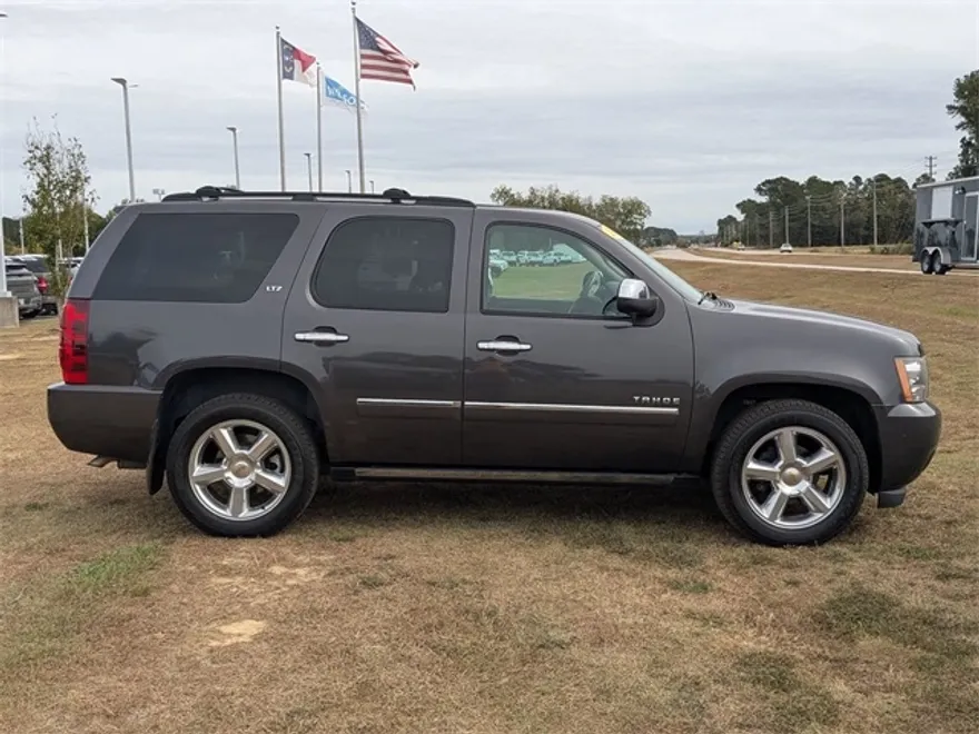 2010 Chevrolet Tahoe LTZ photo 1
