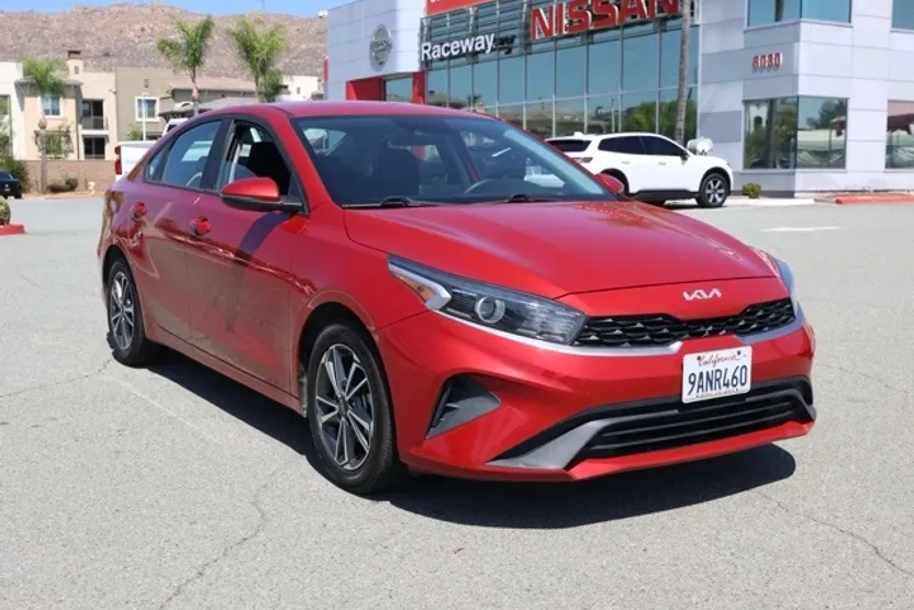 2022 Kia Forte LXS photo 1