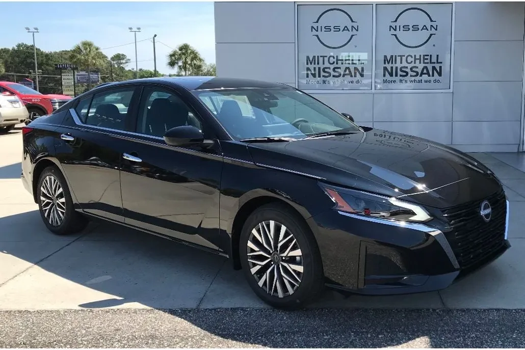 2025 Nissan Altima SV photo 1