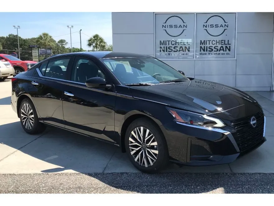 2025 Nissan Altima SV photo 1