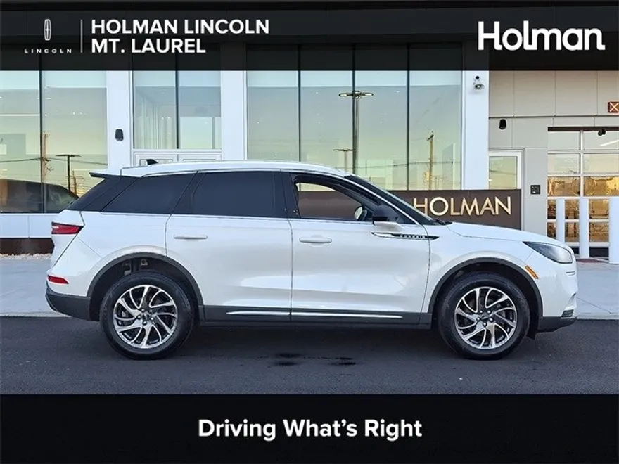 2022 Lincoln Corsair Standard photo 1