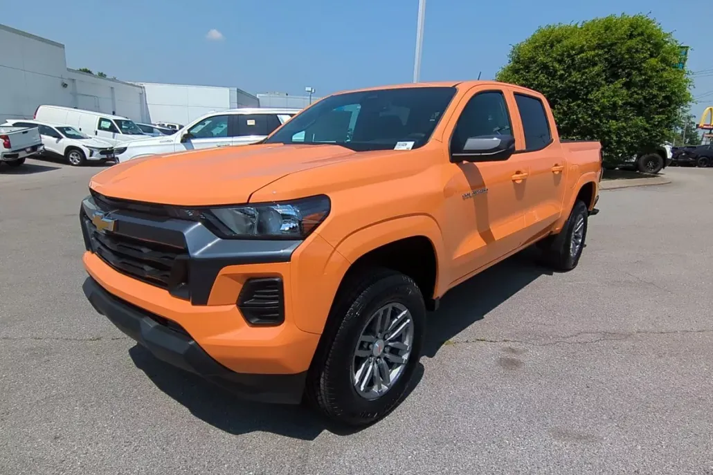 2025 Chevrolet Colorado Work Truck LT photo 1