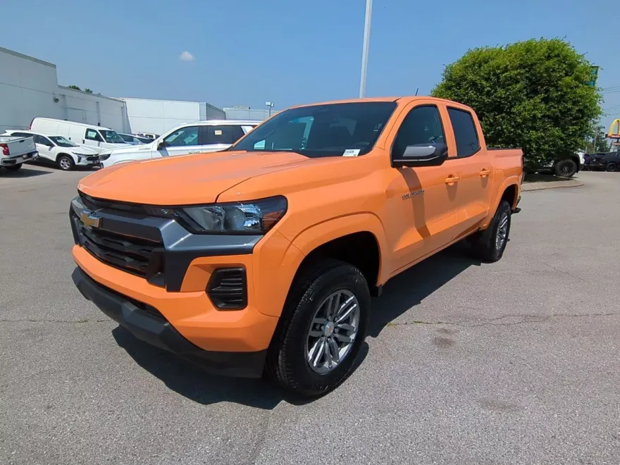 2025 Chevrolet Colorado Work Truck LT photo 1