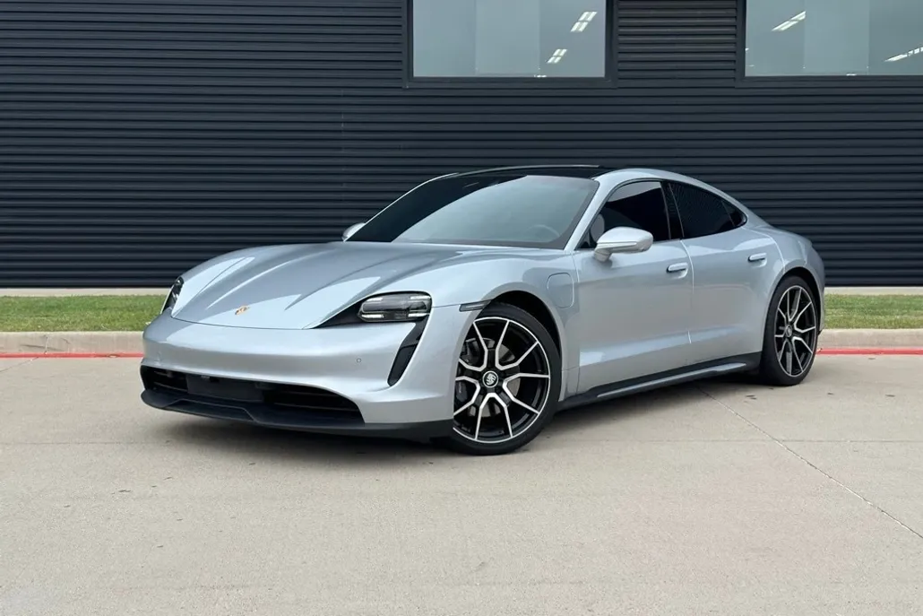 2023 Porsche Taycan photo 1