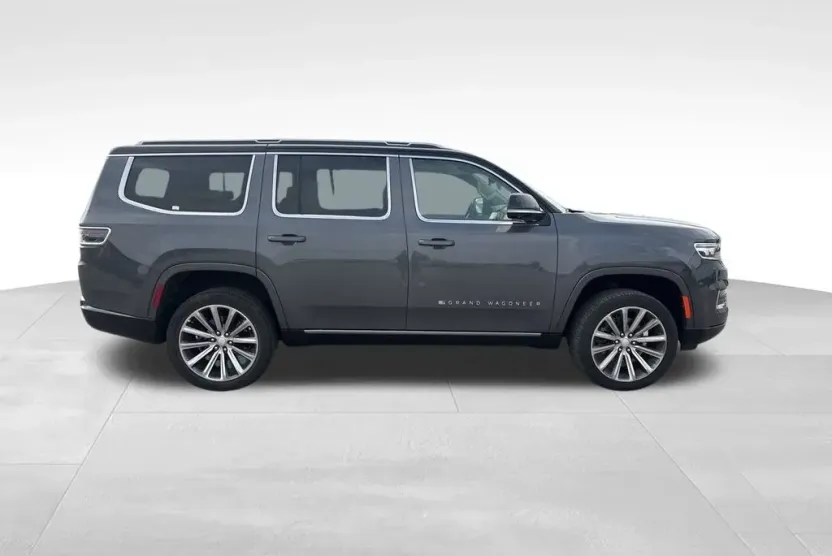 2023 Jeep Grand Wagoneer II photo 1