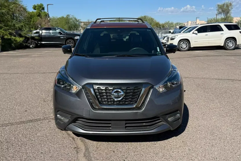 2020 Nissan Kicks SR photo 1
