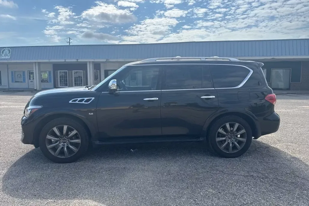 2017 Infiniti QX80 photo 1