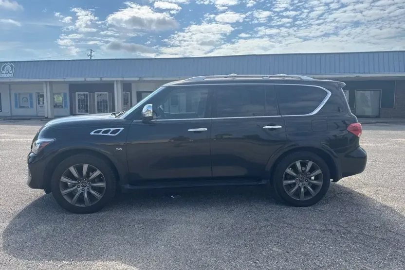 2017 Infiniti QX80 photo 1