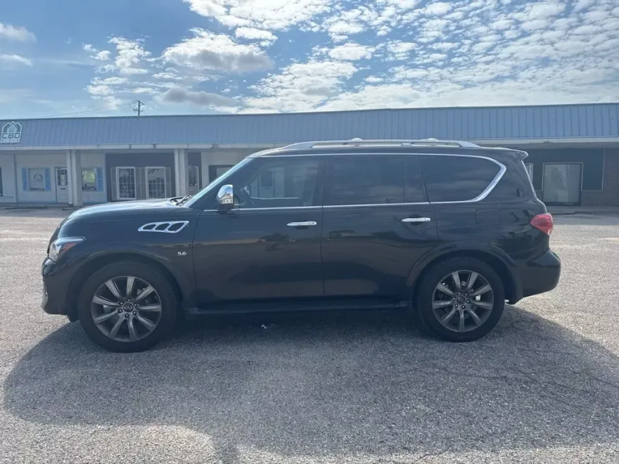 2017 Infiniti QX80 photo 1