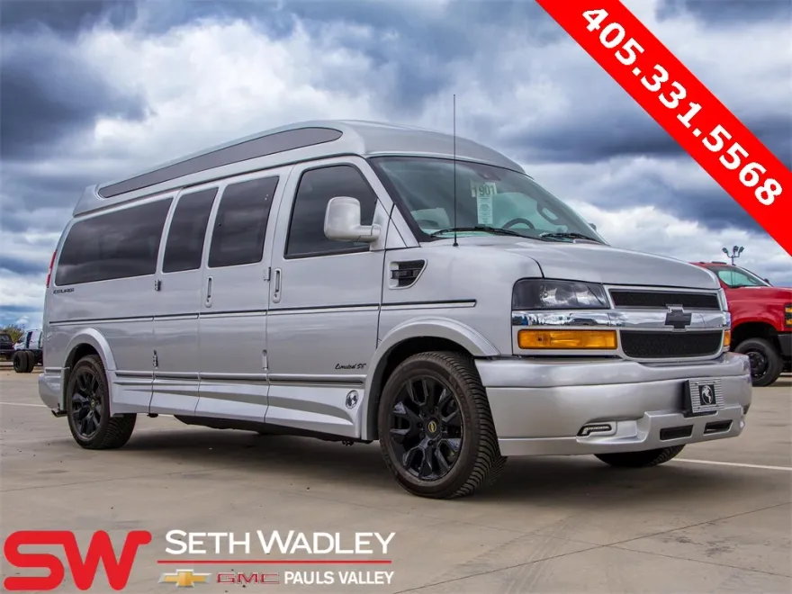 2025 Chevrolet Express 2500 Work Van Cargo photo 1