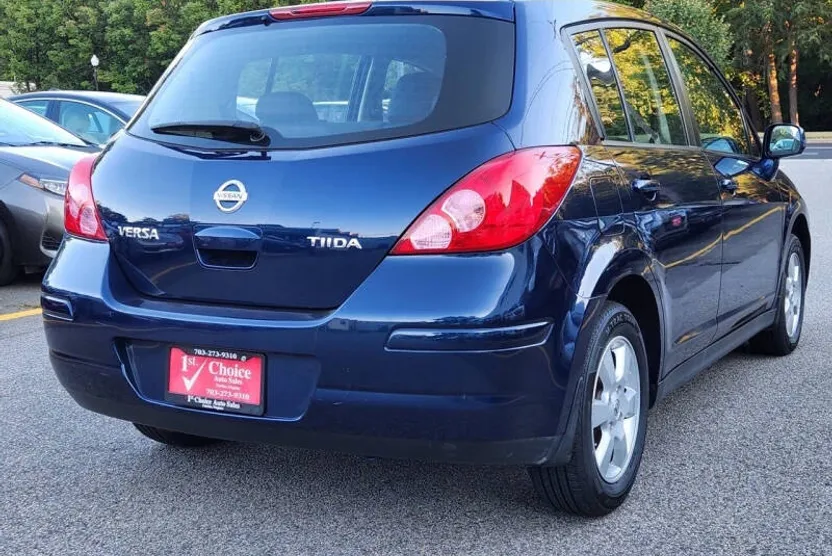 2007 Nissan Versa 1.8 SL photo 1