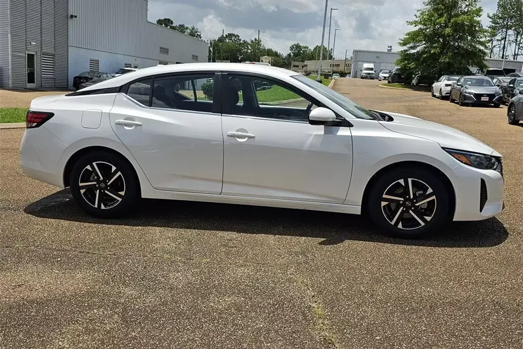 2024 Nissan Sentra SV photo 1