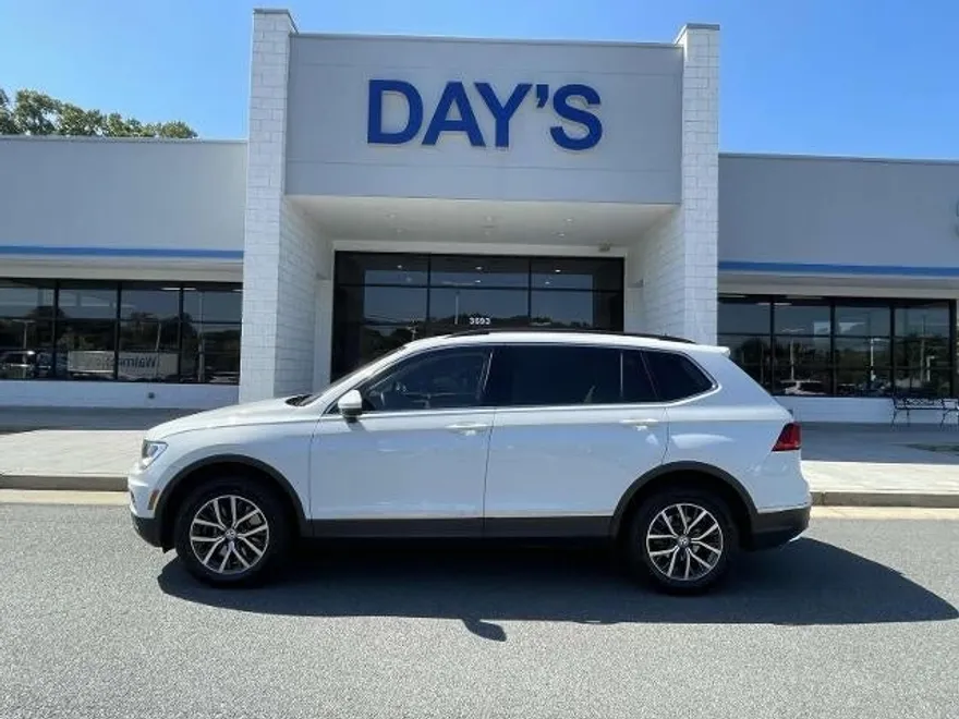 2020 Volkswagen Tiguan SE photo 1